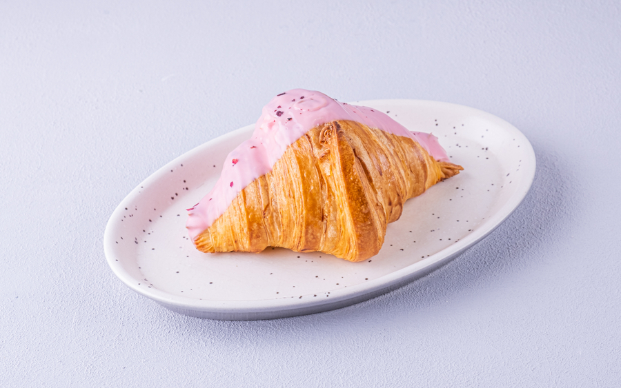 Круассан клубничный