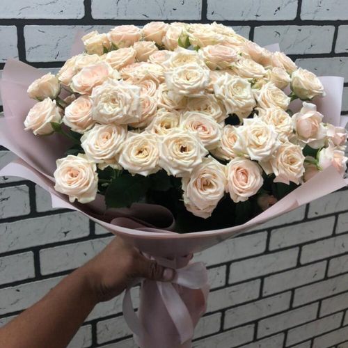 Букет из кустовой розы 