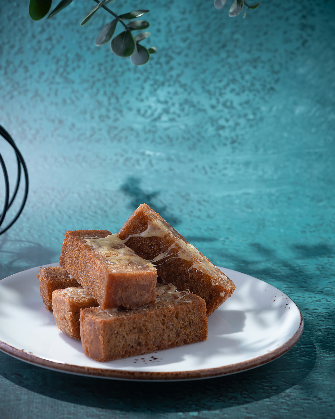 Гренки с соусом на выбор