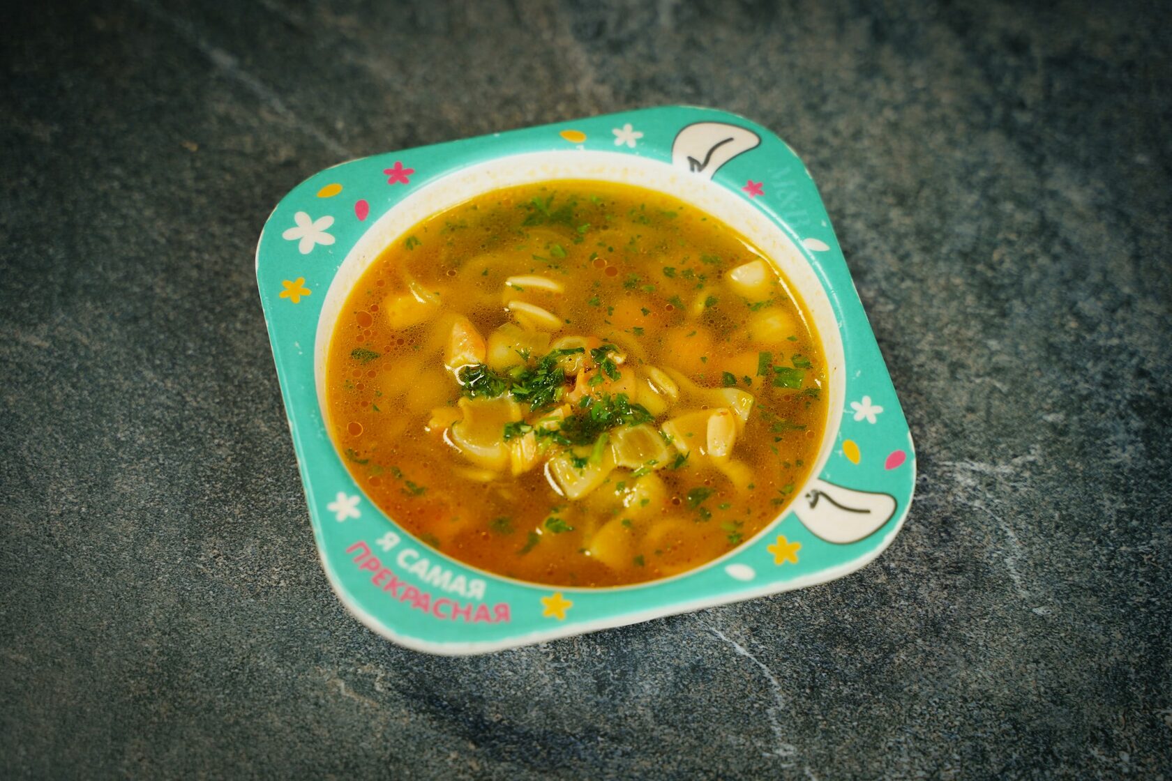 Суп куриный с цветными макарошками