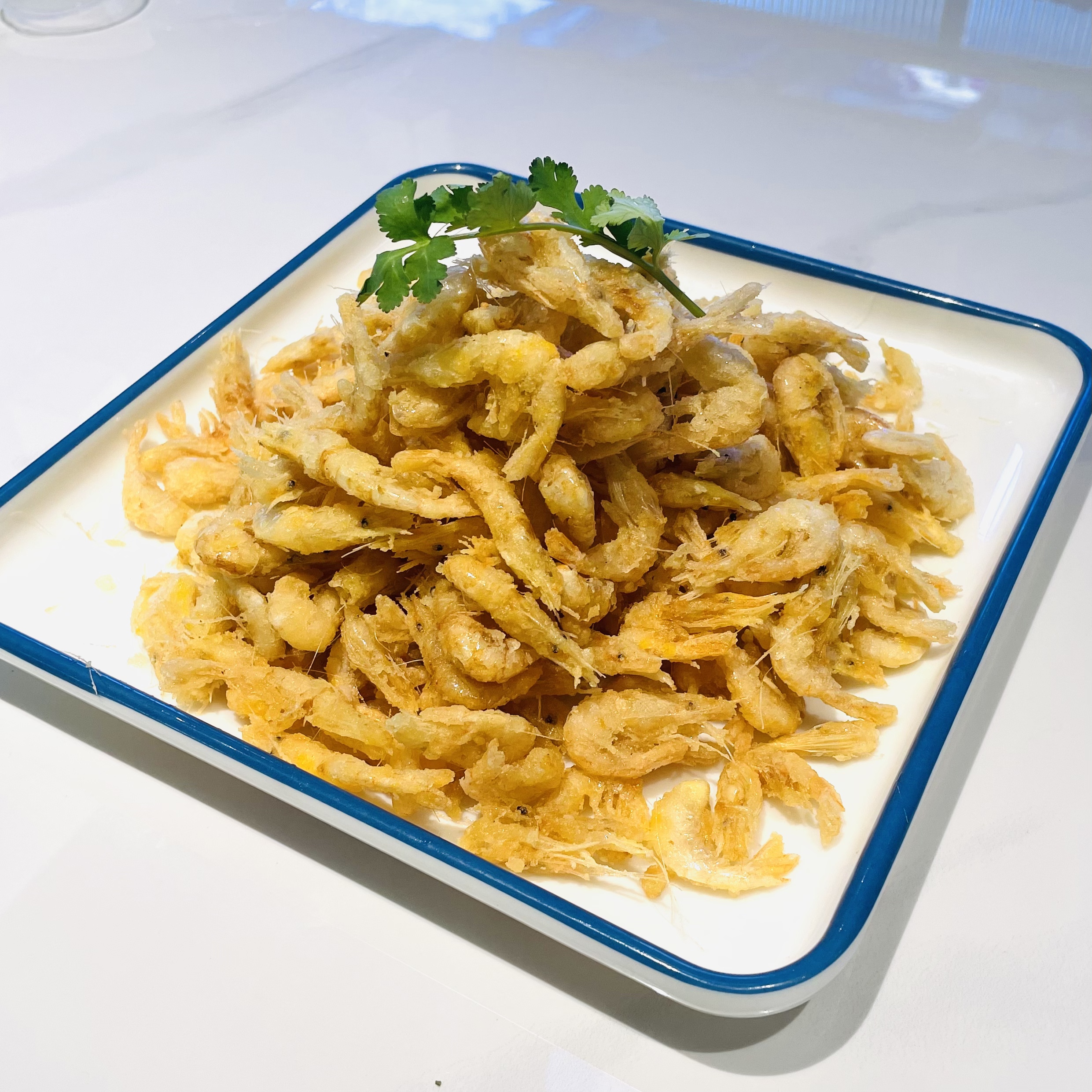 H-32 炸湖虾 Жареные озерные креветки.