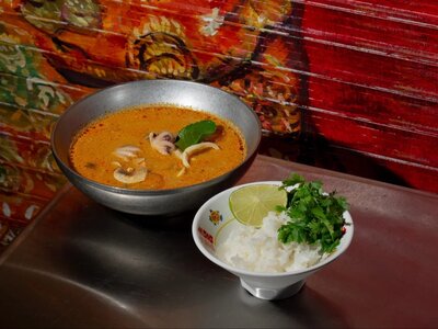 Том ям с морепродуктами