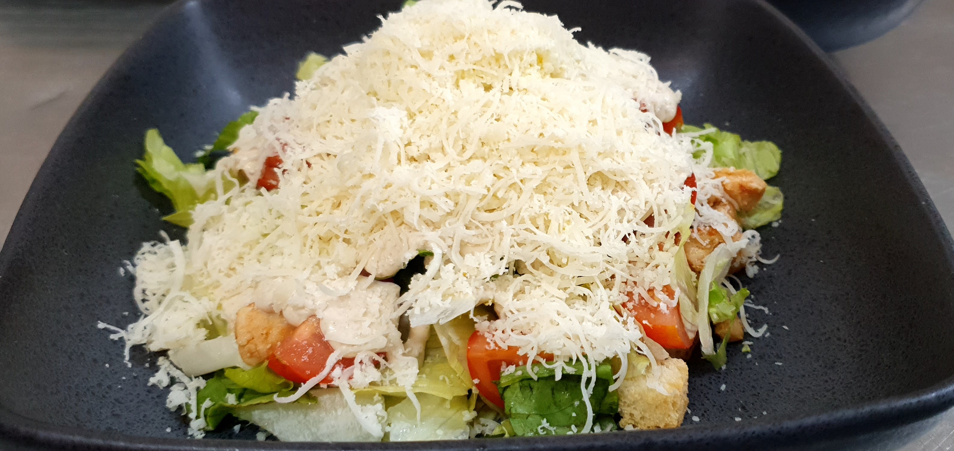 Салат Цезарь с курицей