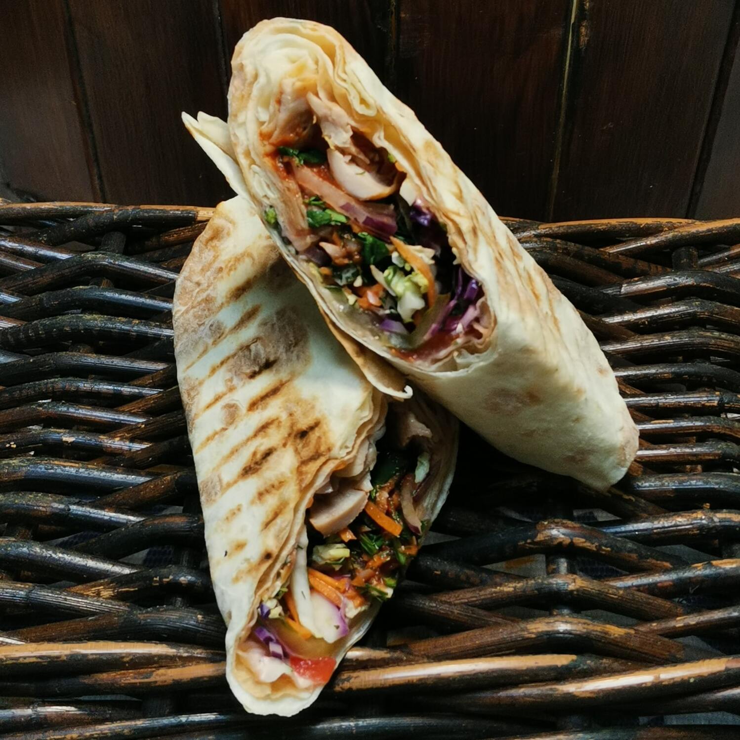 Шаурма с курицей на углях