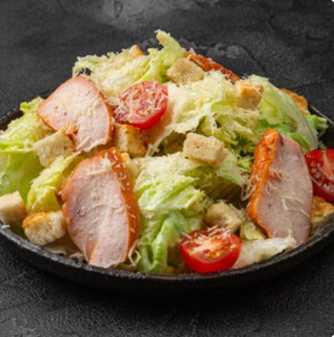 Салат Цезарь с курицей