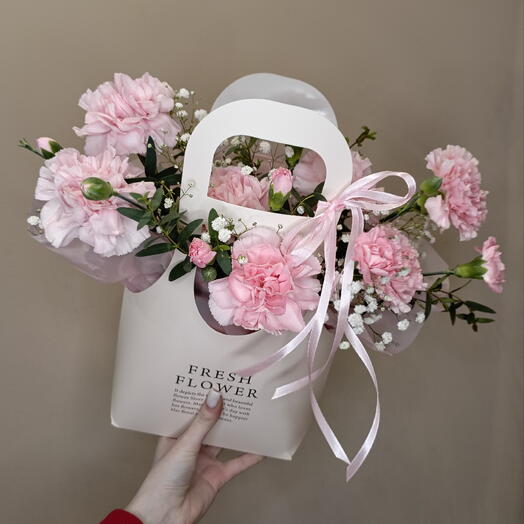 Сумочка с гвоздиками