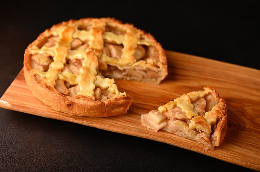 Пирог с яблоками и корицей