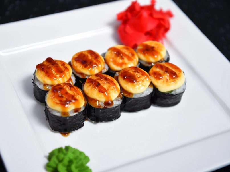 Запечённый ролл с креветкой