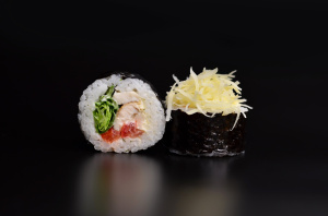 Цезарь с курицей ролл