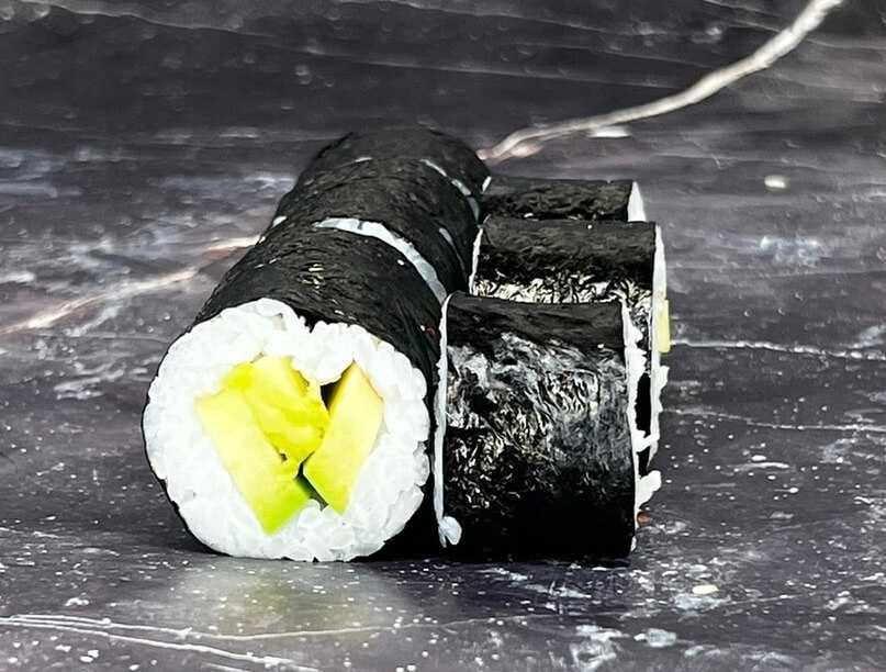 Ролл с авокадо