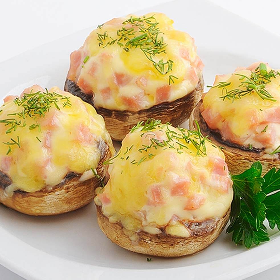 Шампиньоны запеченные с ветчиной и сыром