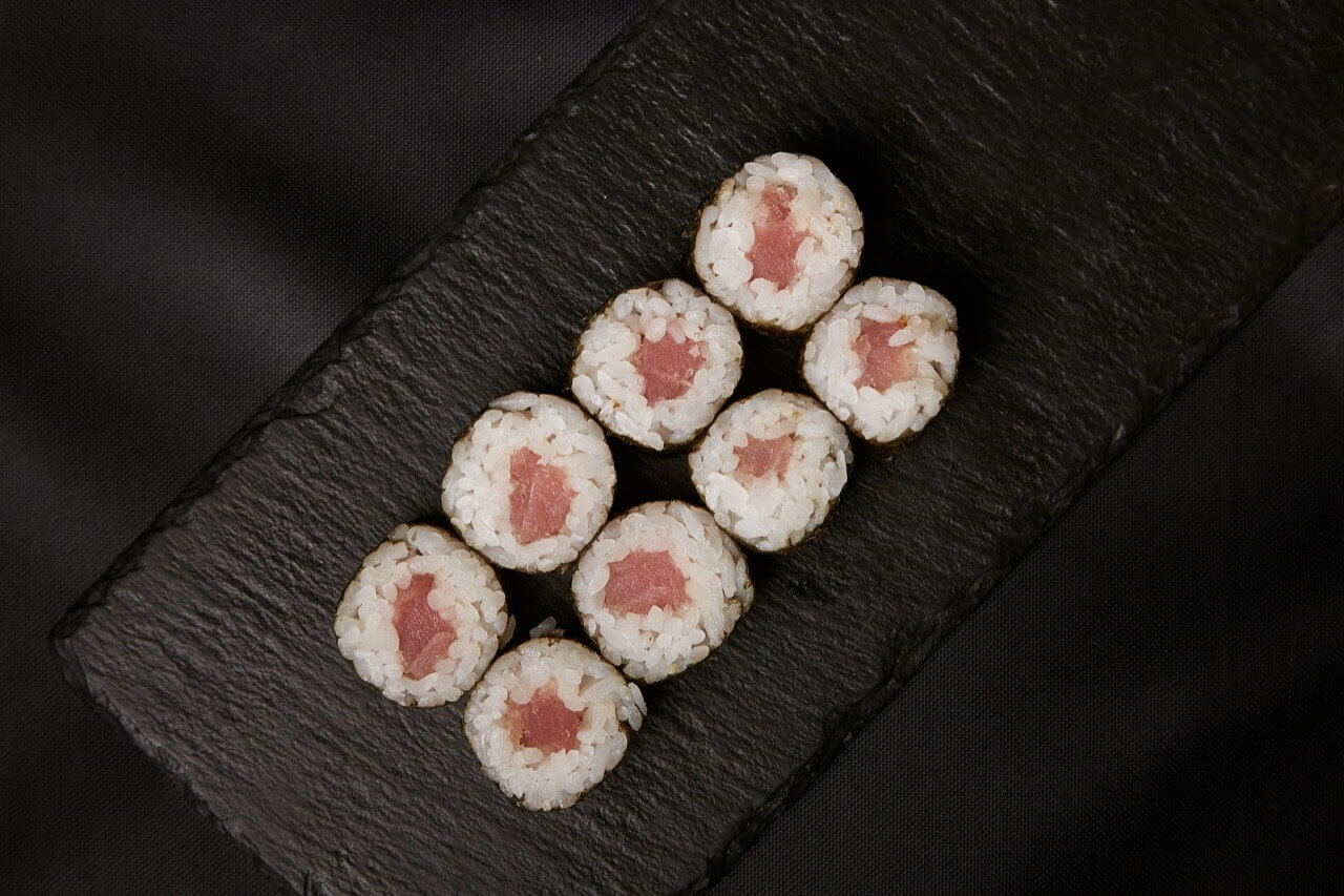 Классический ролл с тунцом