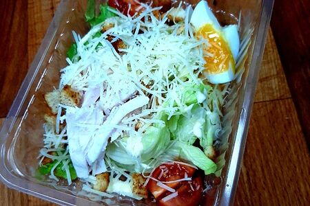 Салат Цезарь с курицей