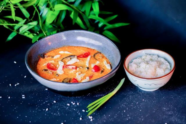 Том ям с курицей и рисом