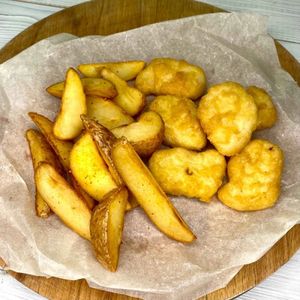 Картофельные дольки с наггетсами