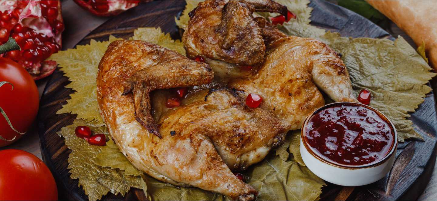 Цыпленок запеченный в тандыре, маринованный в грузинской аджике и сванской соли