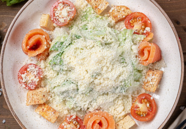 Салат «Цезарь» с куриной грудкой