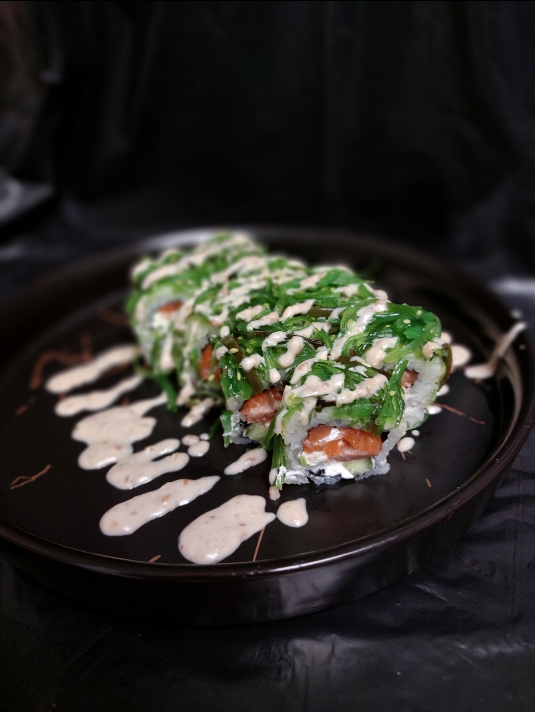 Чука с лососем и ореховый соусом