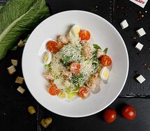 Салат Цезарь с креветками