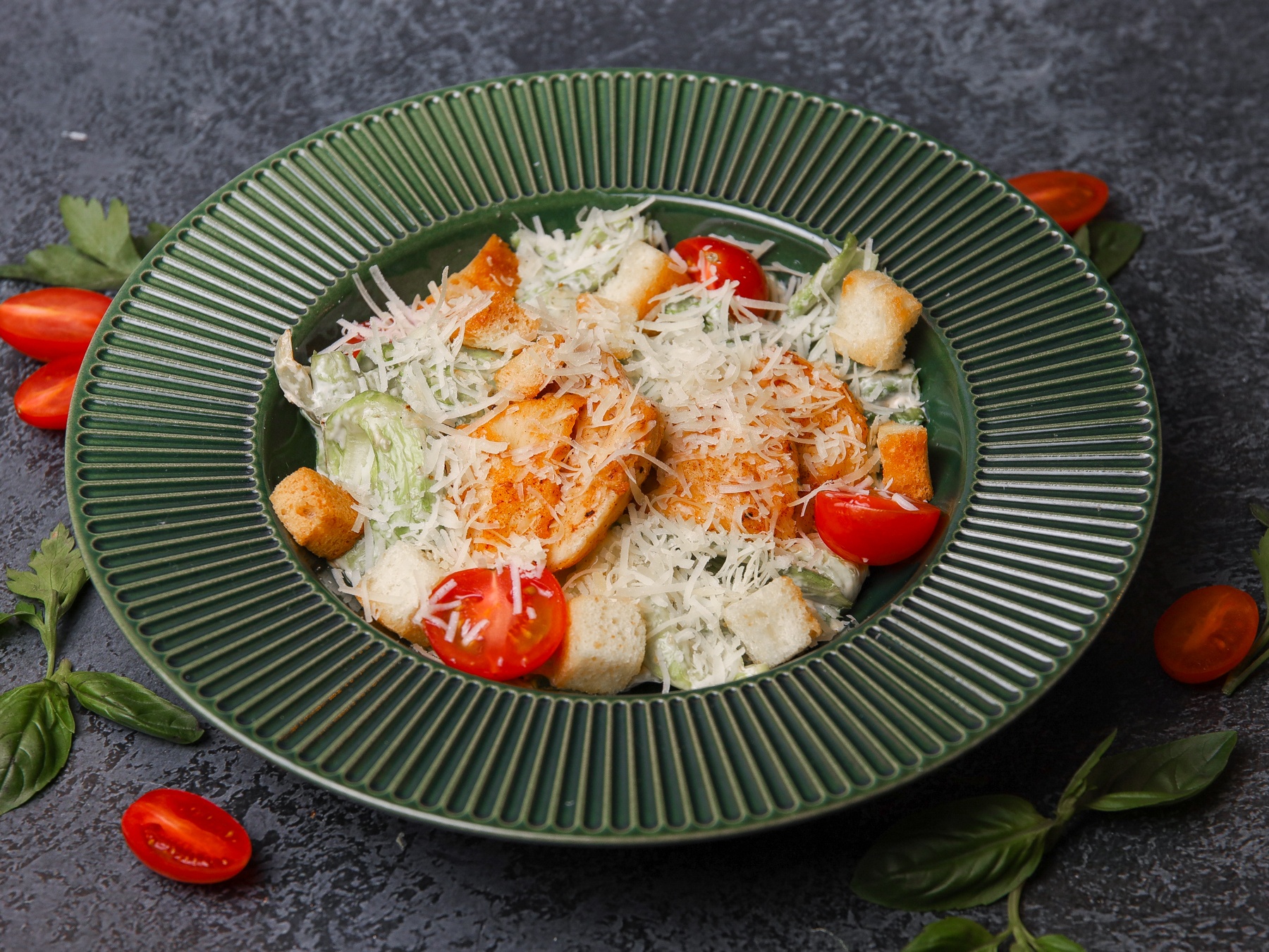 Салат Цезарь с курицей