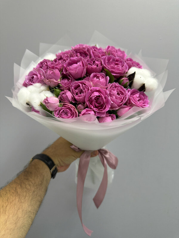 Букет 9 кустовых роз Баблз с хлопком