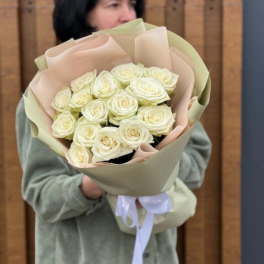 15 белых роз букет