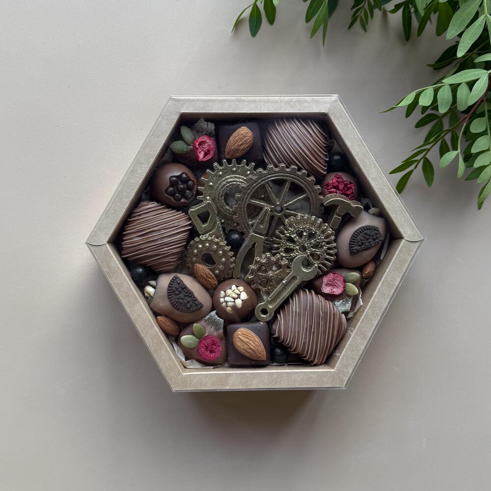 Конфеты ручной работы в боксе