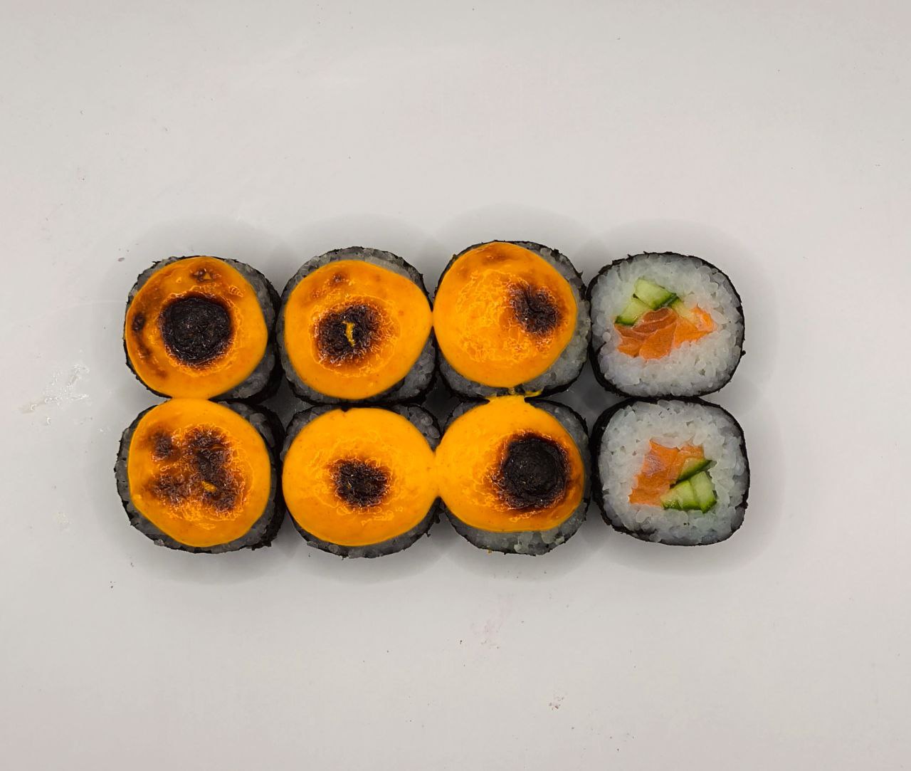 Запеченные роллы с лососем