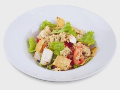 Салат киноа по-гречески с курицей