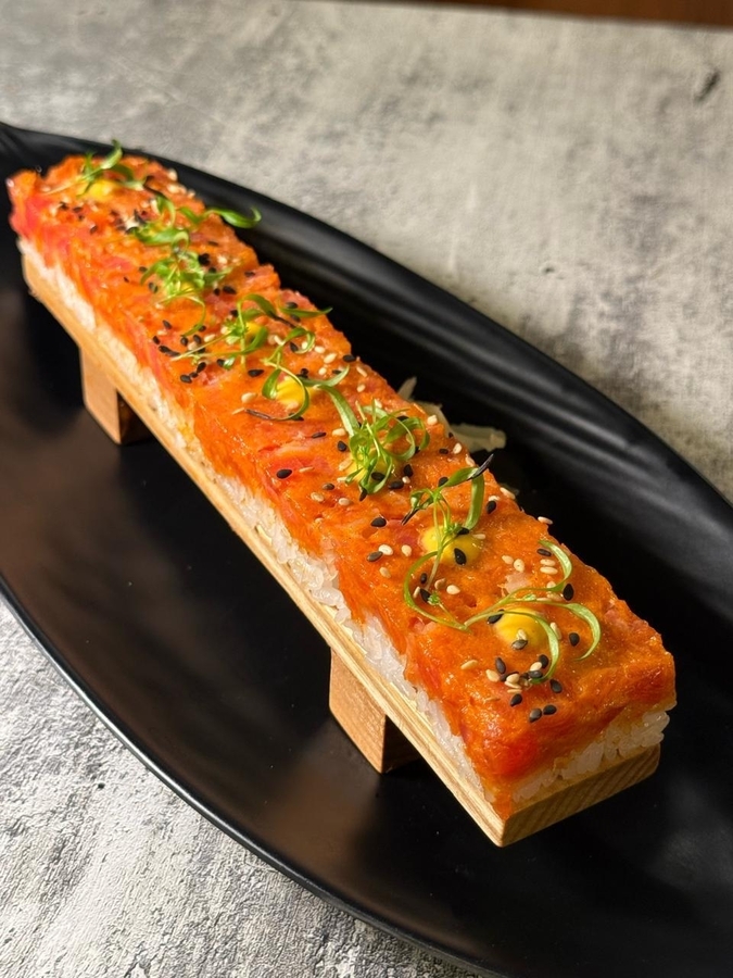 Осидзуси с лососем 1/202 Чибис