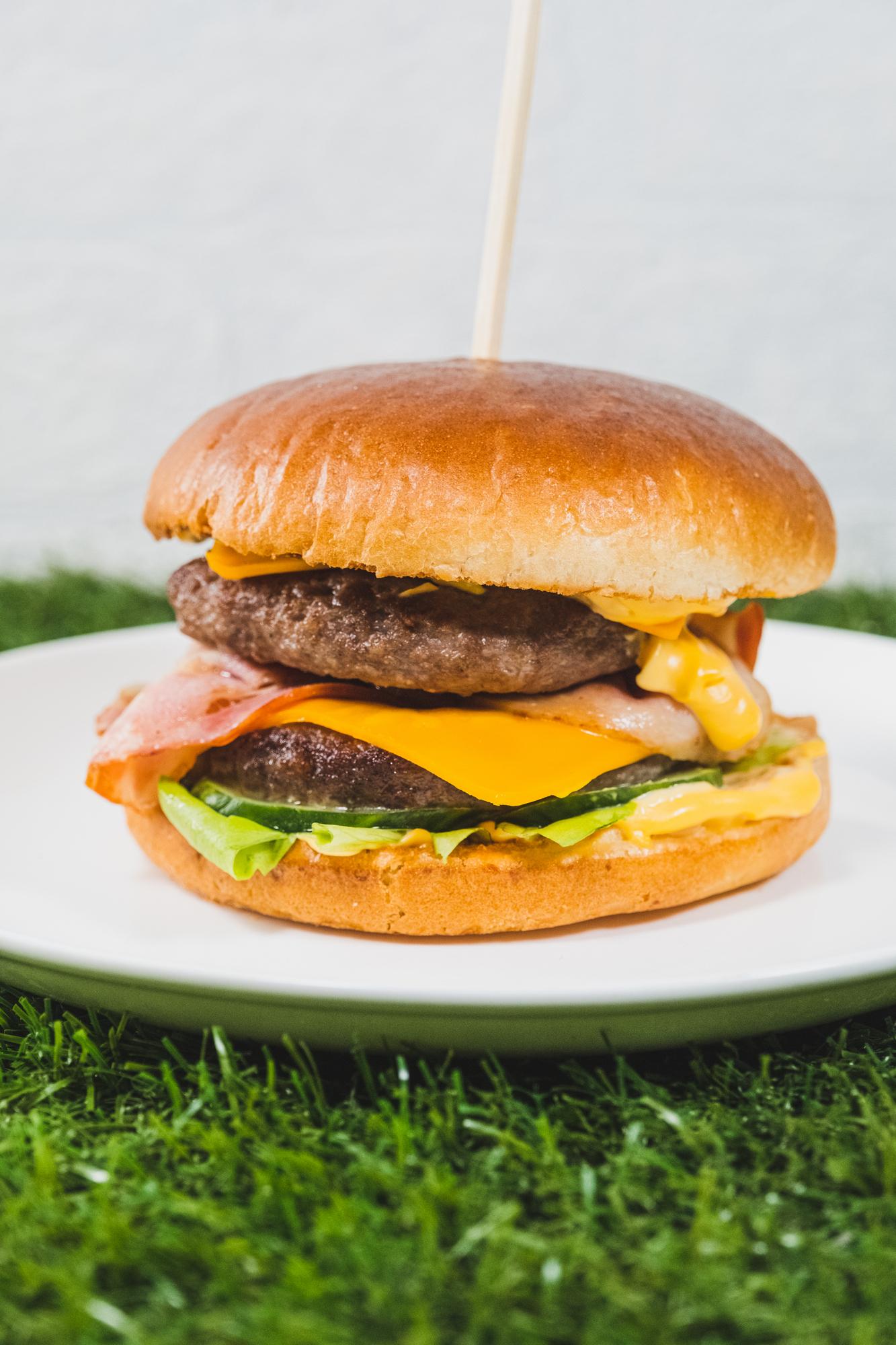 Чизбургер с двойной котлетой