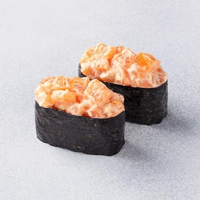 Гункан с лососем тартар(2шт)