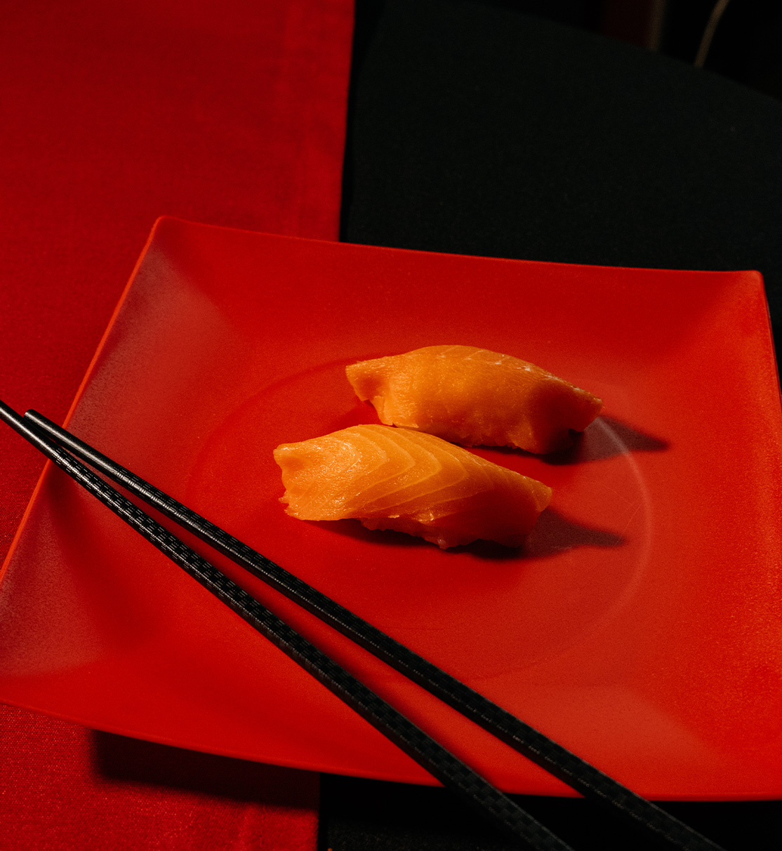 Суши с лососем