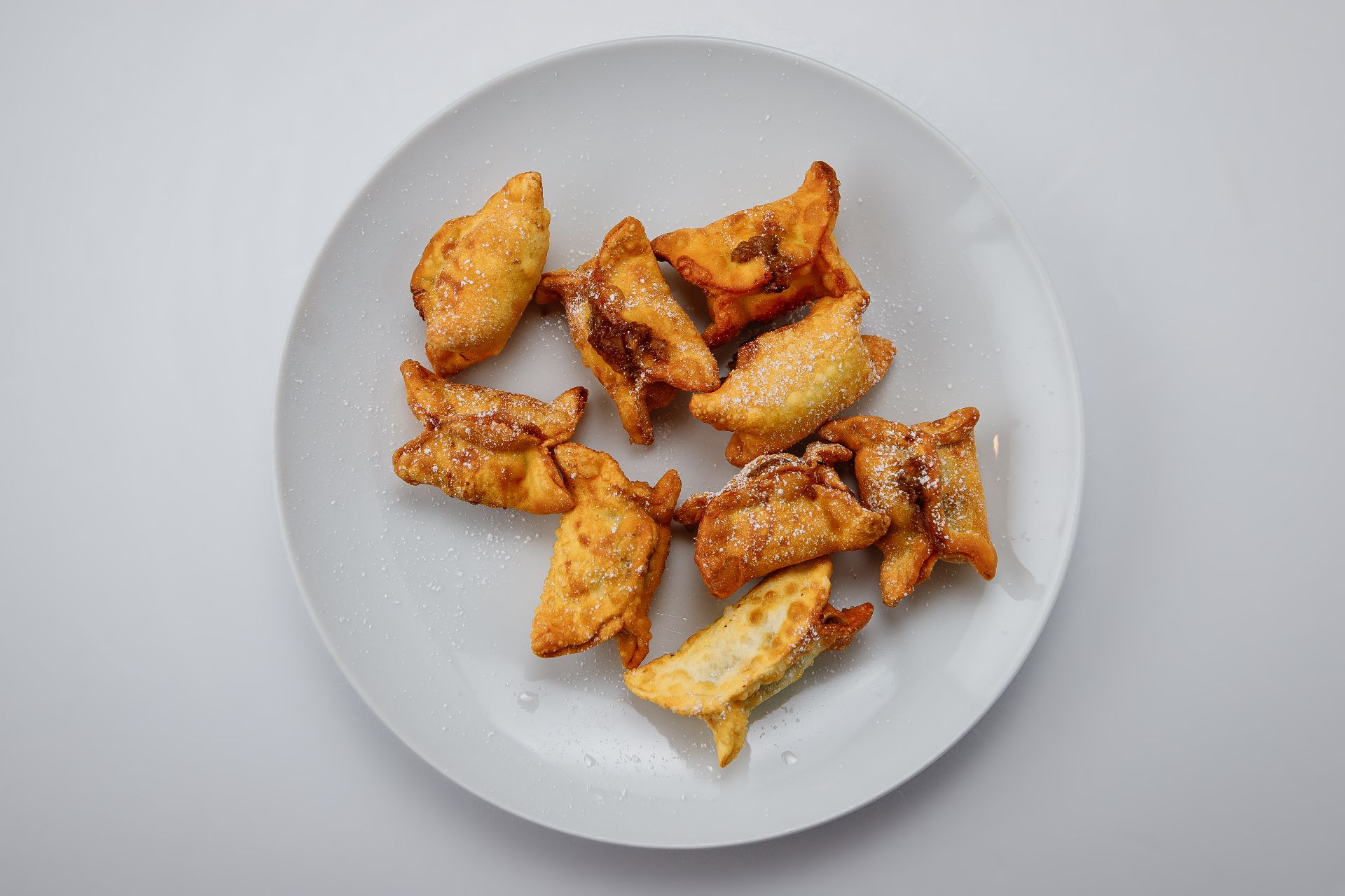 Вареники с яблоком и корицей