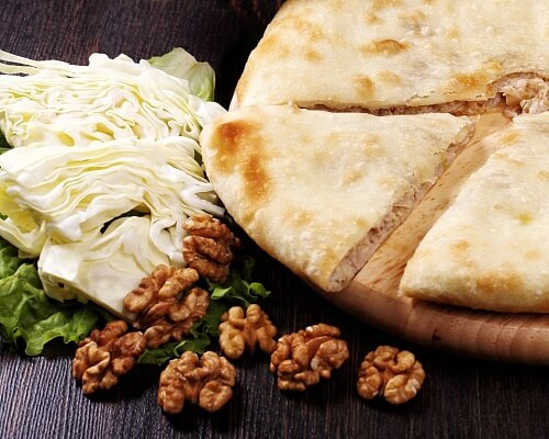 Пирог с капустой и грецкими орехами