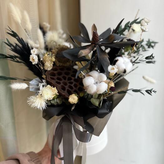 Черно-белая композиция