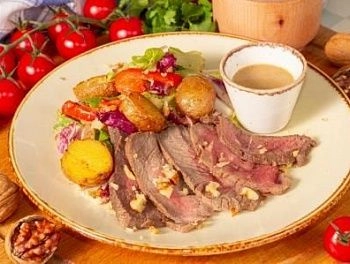 Салат с ростбифом