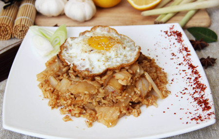 Рис с кимчи и свининой