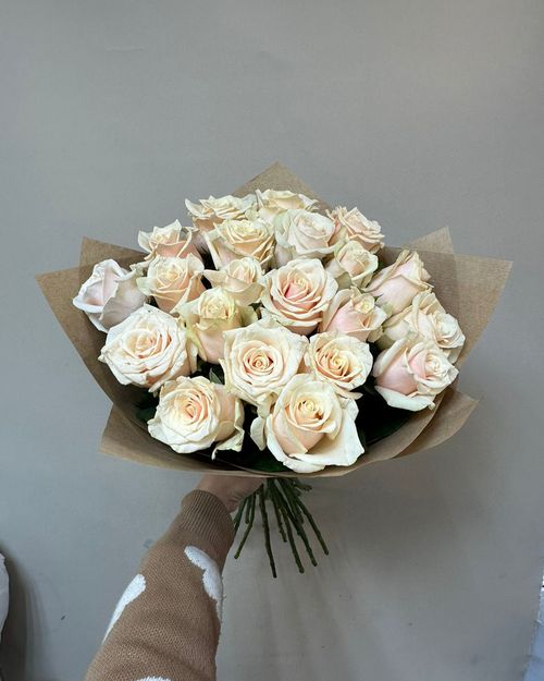 Букет из 21 белой розы