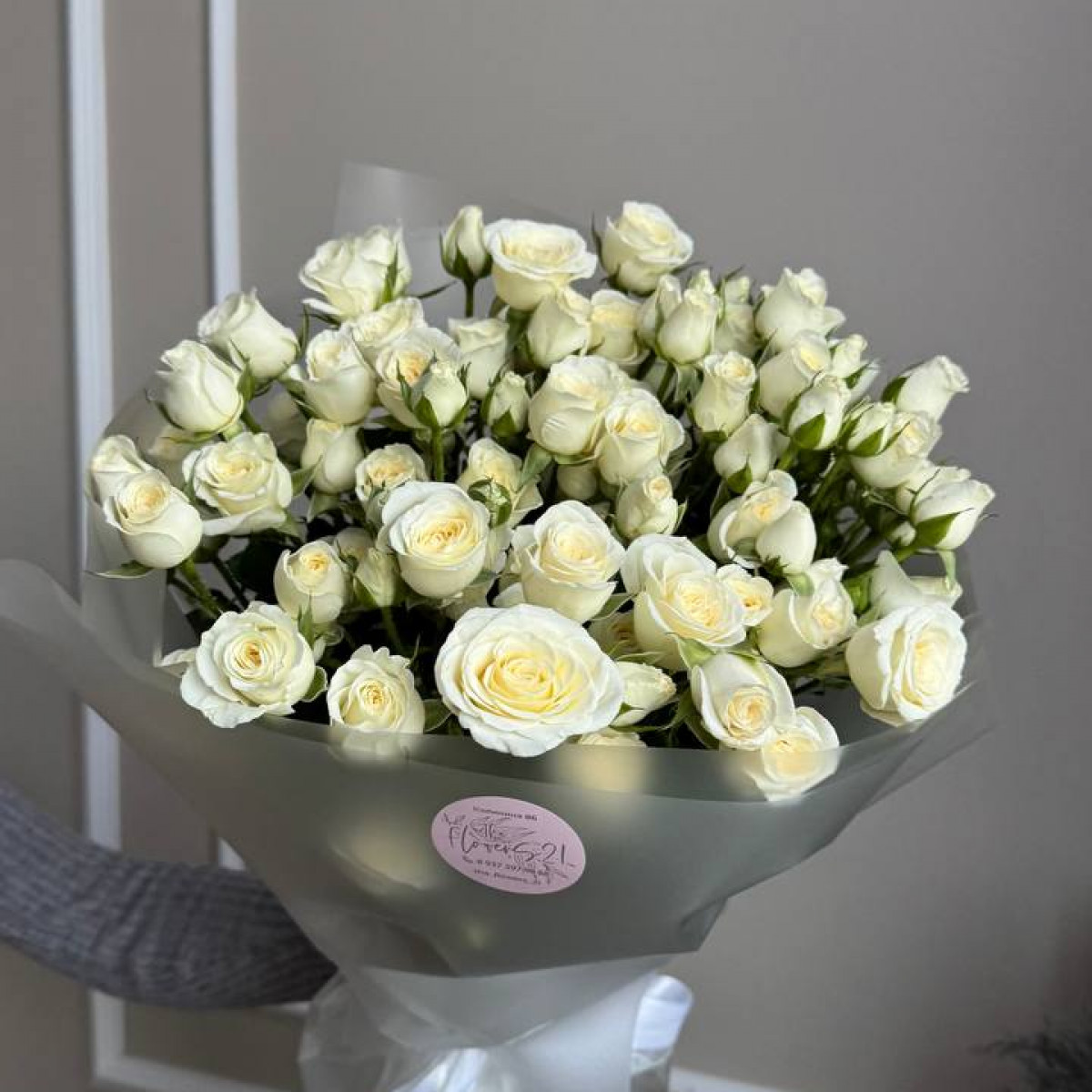 Букет из кустовых белых роз