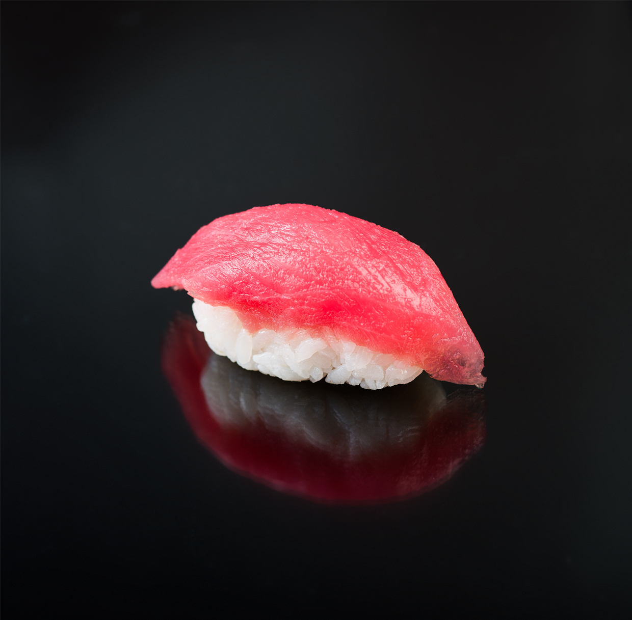 Суши с тунцом