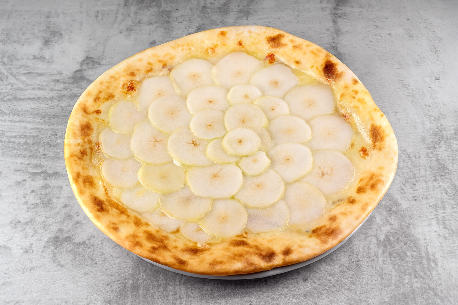 Пицца с грушей и сыром горгонзола