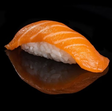 Суши с лососем