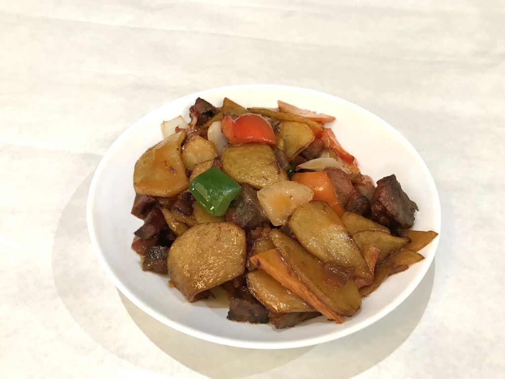 Жаркое из мяса с картофелем.