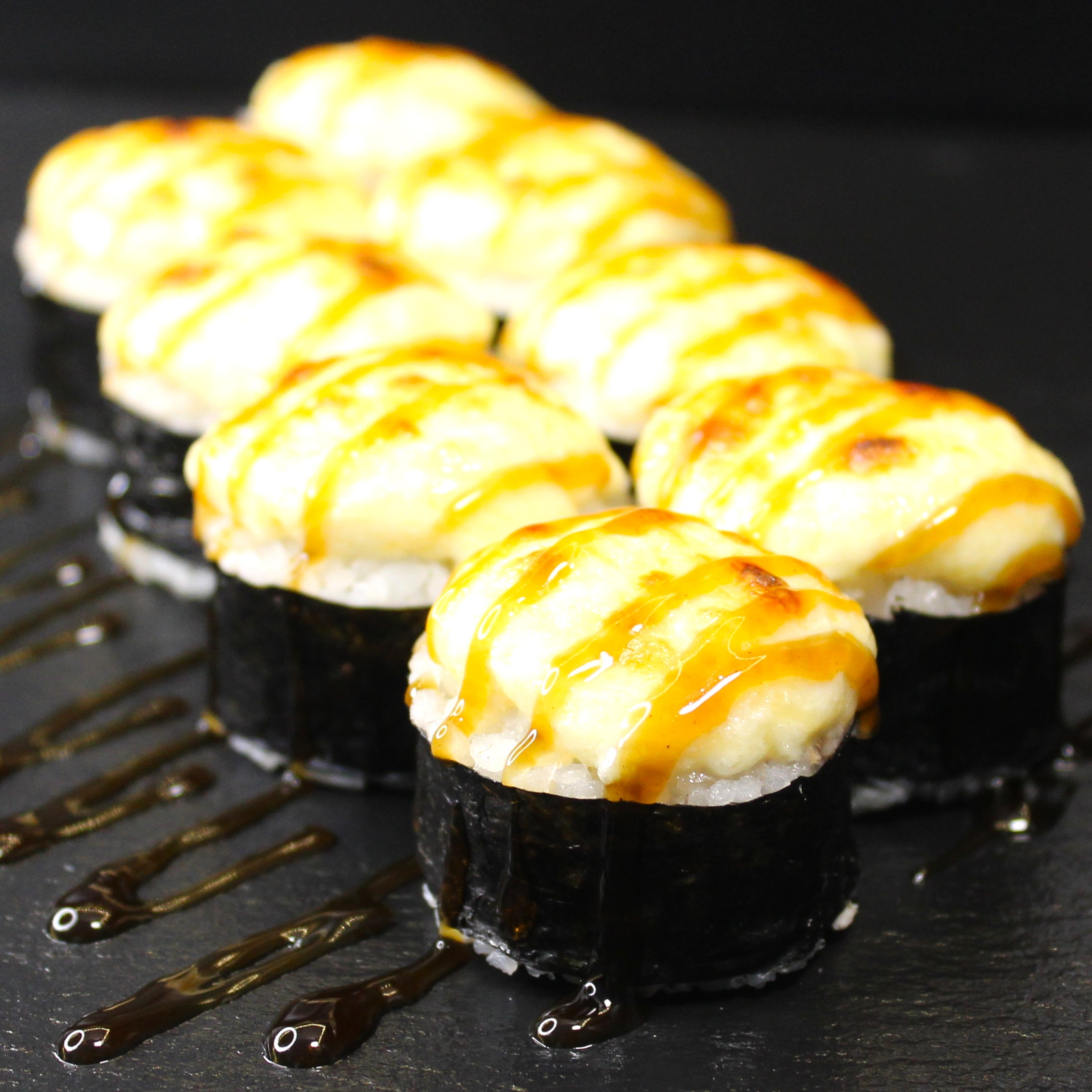 Запеченный с копченым лососем