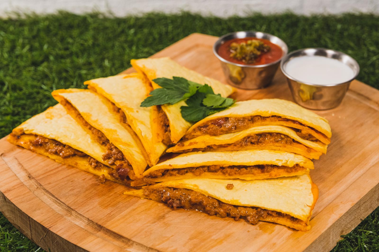 Кесадилья Болоньезе