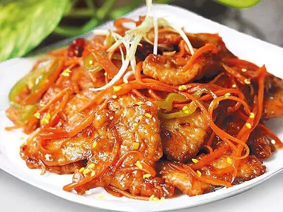 Го Бау Жоу из курицы в кисло-сладком