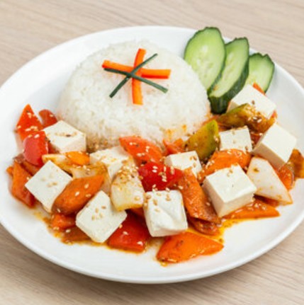 Рис с тофу и овощами