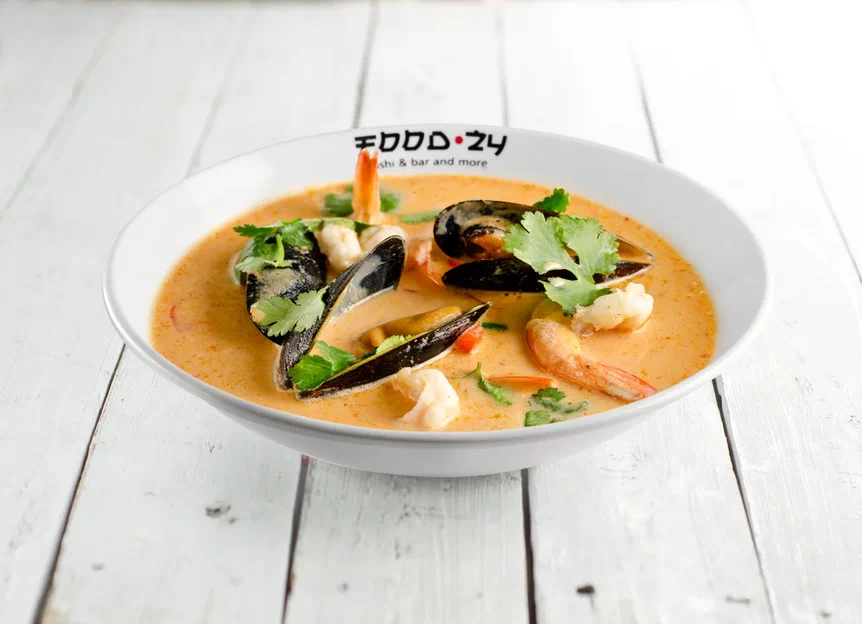 Суп Карри с мидиями и креветками