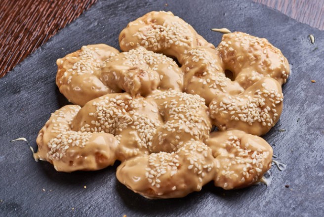 Креветки мини в соусе терияки с кунжутом